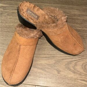 Women’s Crocs Cobbler Suede Faux Fur Brown Color Clogs Size 10